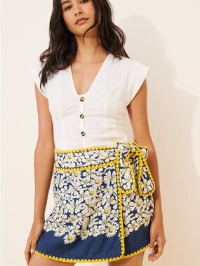 FARM Rio Navy Blue White Yellow Daisy Skort